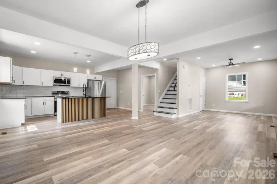 242 8th Avenue Drive Sw, Hickory, NC 28602 - #3