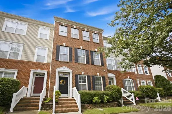 2031 Cambridge Beltway Drive Ne, Charlotte, NC 28273