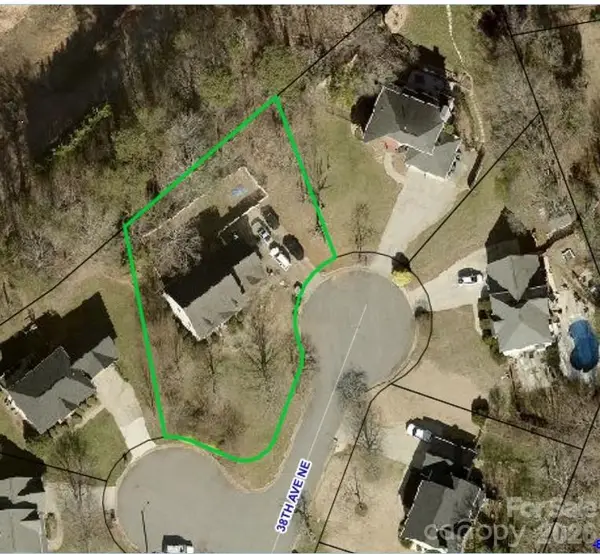 1137 38th Avenue Ne, Hickory, NC 28601