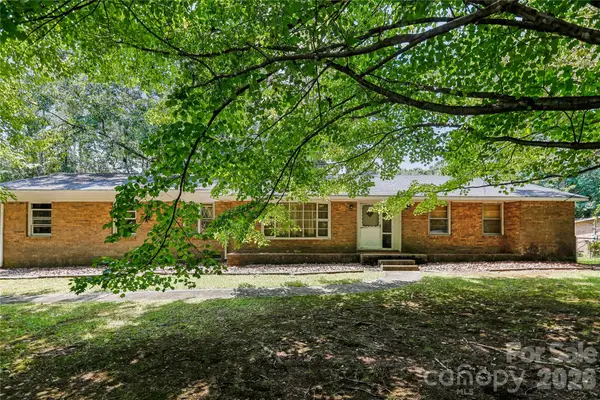 7816 Elwood Drive, Charlotte, NC 28227
