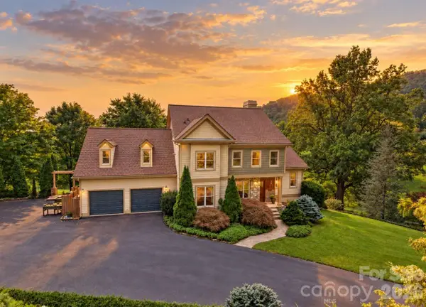 10 Blackberry Lane, Asheville, NC 28804