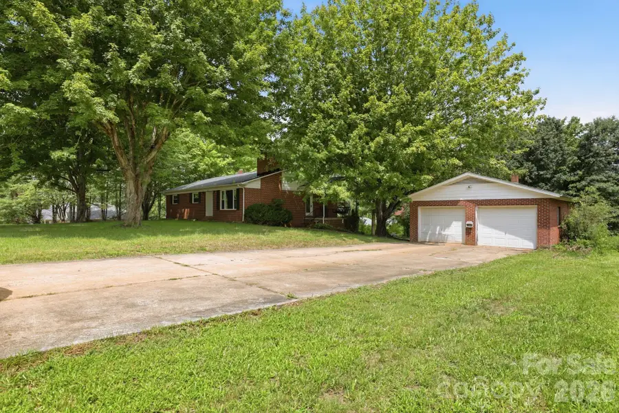 2613 26th Avenue Ne, Hickory, NC 28601 - #2
