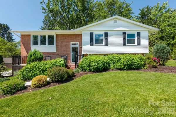 11 Summit Drive, Arden, NC 28704