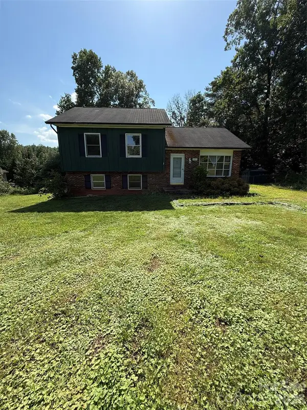 3695 Commanche Court, Lenoir, NC 28645