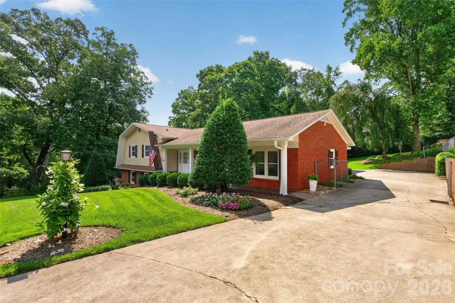 1053 20th Avenue Nw, Hickory, NC 28601 - #3