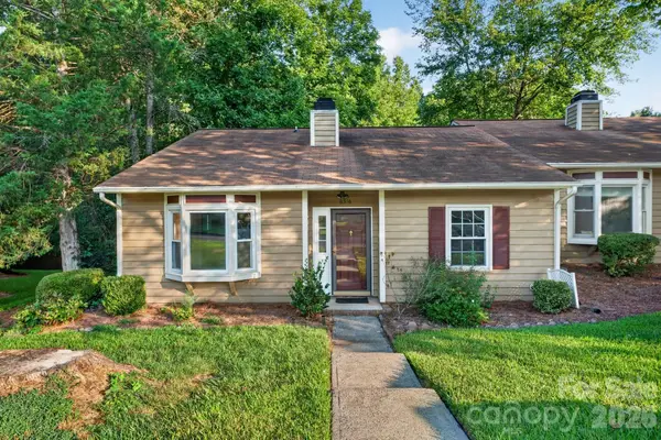 8316 Summerglen Circle, Charlotte, NC 28227