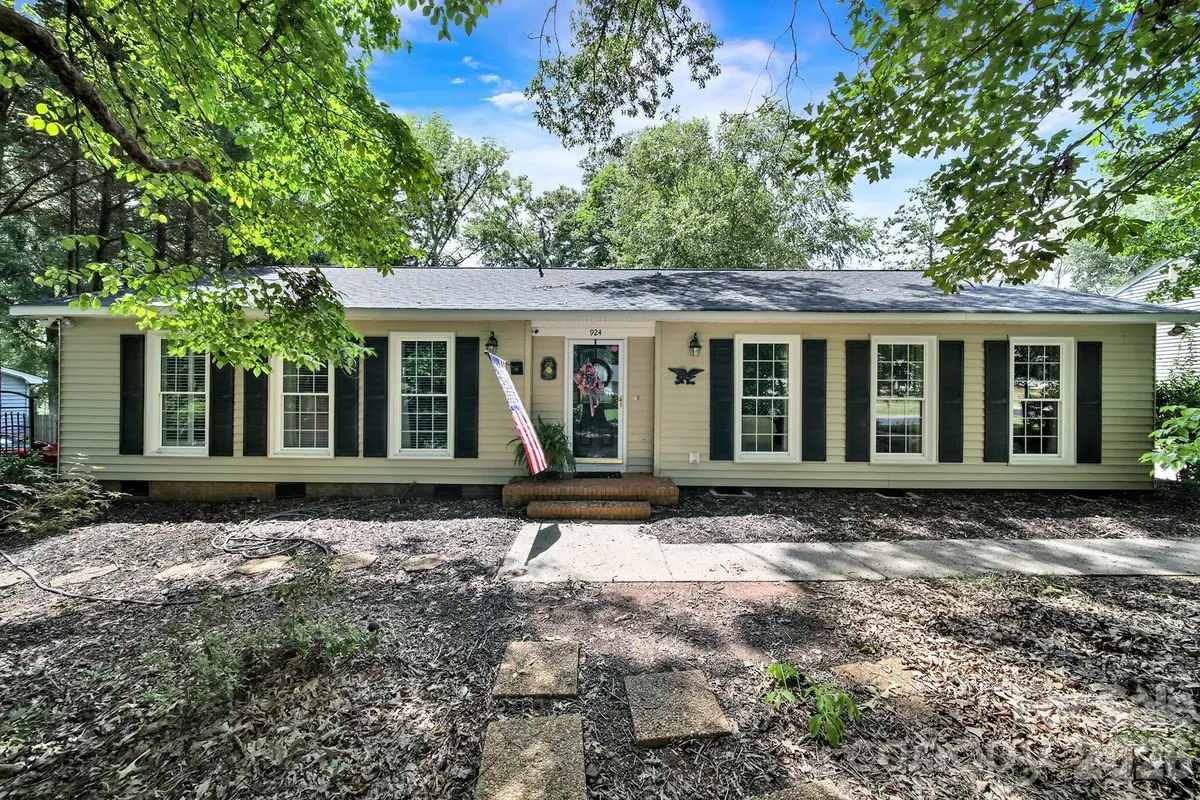 924 Glenshannon Road, Matthews, NC 28105 - #1