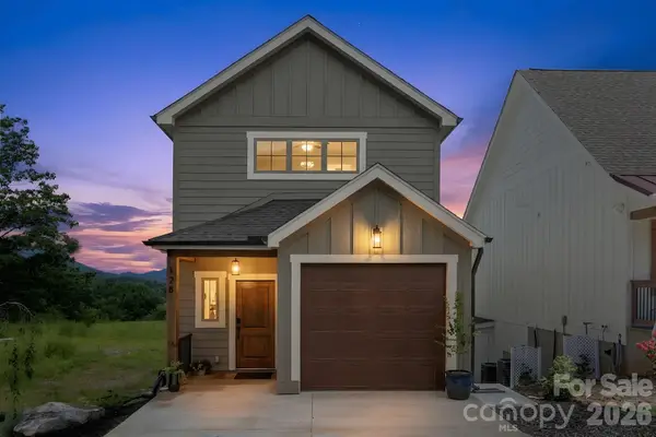 128 Chepstow Place, Black Mountain, NC 28711