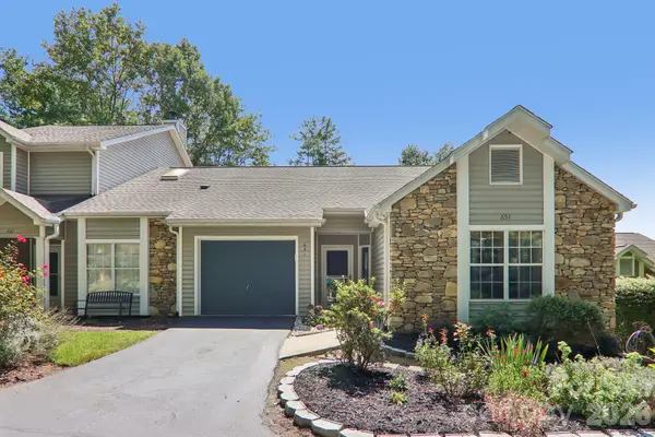651 E Park Place, Hendersonville, NC 28791