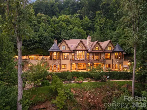 994 Clovertop Lane, Arden, NC 28704