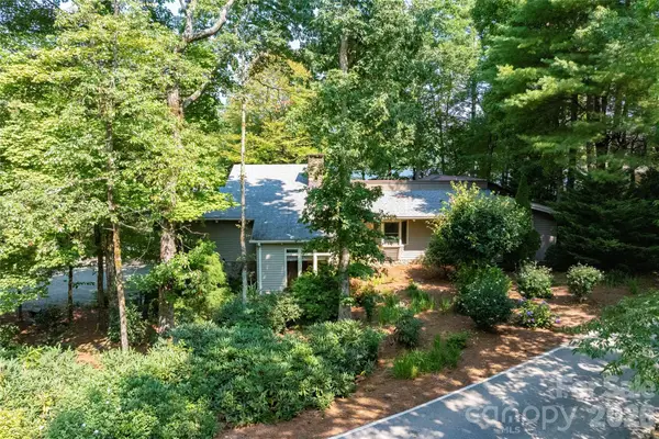 73 Lake Point Drive, Lake Toxaway, NC 28747