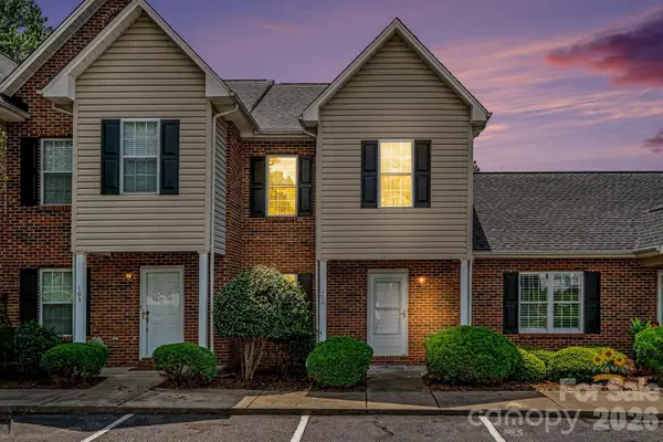 2240 15th Avenue Ne #102, Hickory, NC 28601