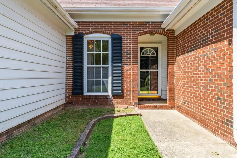 739 Oakbluff Circle, Charlotte, NC 28216 - #2