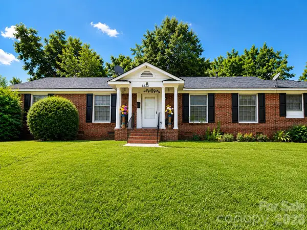 6834 Woodstream Drive, Charlotte, NC 28210