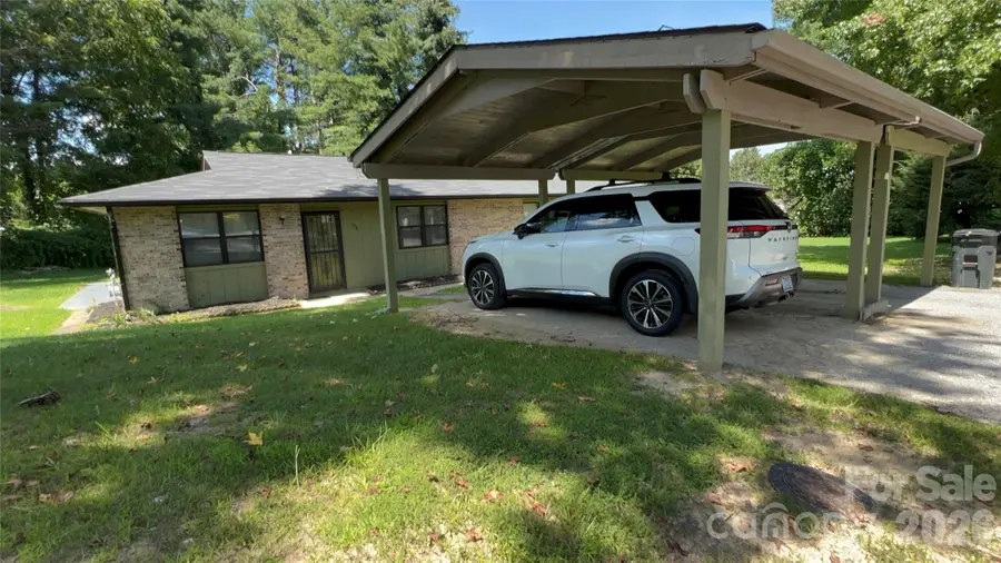 714 Farmington Circle, Hendersonville, NC 28739 - #2