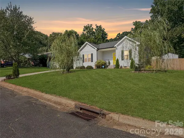 404 Skipwith Place, Charlotte, NC 28217