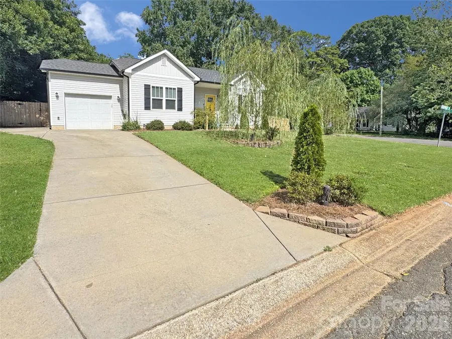 404 Skipwith Place, Charlotte, NC 28217 - #2