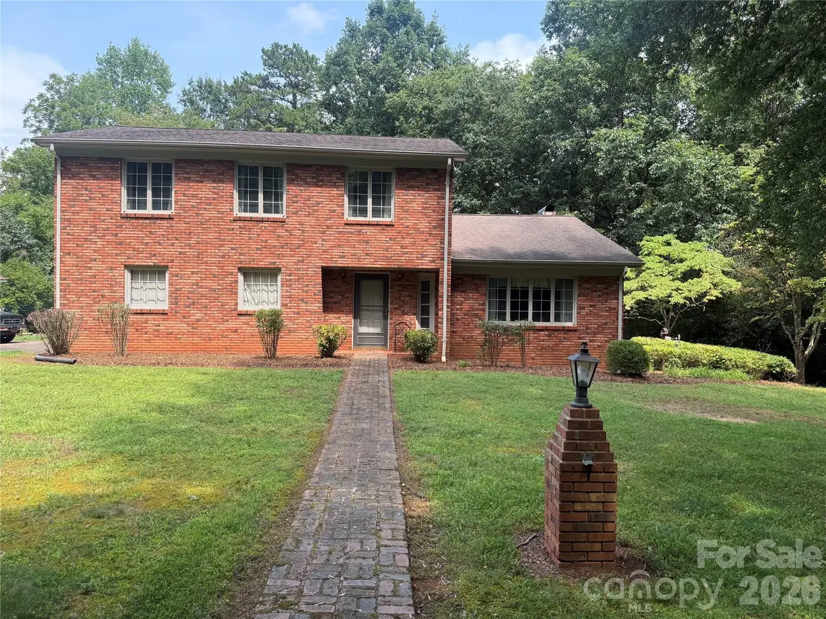 2015 39th Avenue Ne, Hickory, NC 28601 - #1