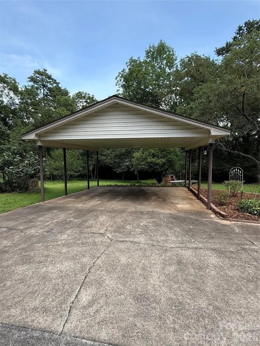2015 39th Avenue Ne, Hickory, NC 28601 - #2