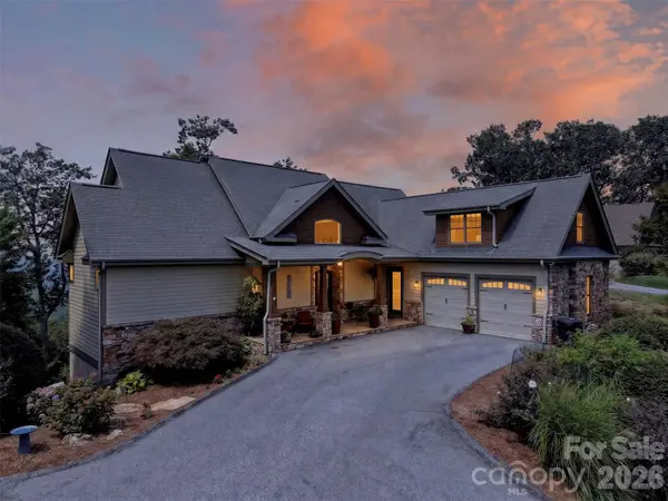 851 Sunlight Ridge Drive, Hendersonville, NC 28792