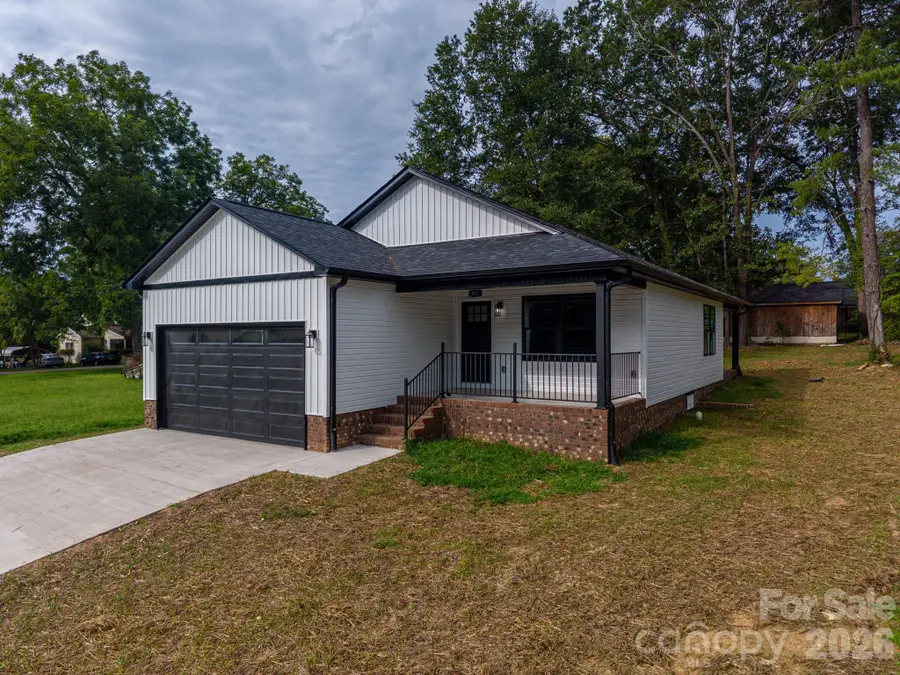511 N State Street, Lincolnton, NC 28092 - #2