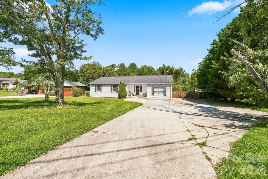 425 Heritage Farm Road, Hickory, NC 28601 - #3