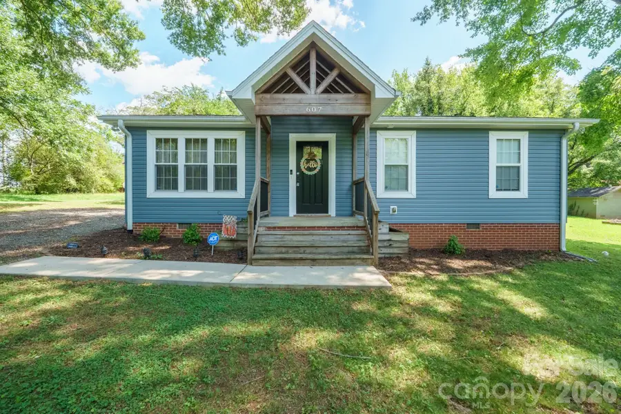 607 E 17th Street, Newton, NC 28658 - #2