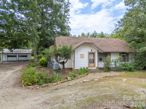 375 E King Street, East Flat Rock, NC 28726