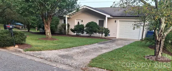 204 Scottlynn Drive, Asheville, NC 28806