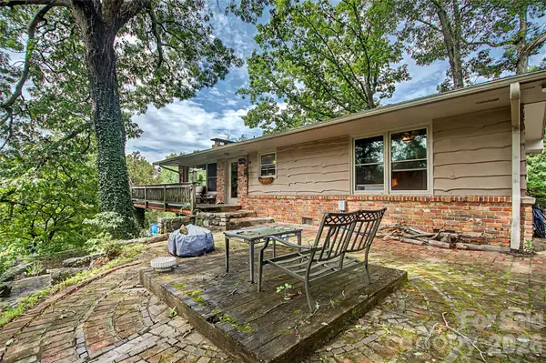 70 Dogwood Drive, Hendersonville, NC 28791