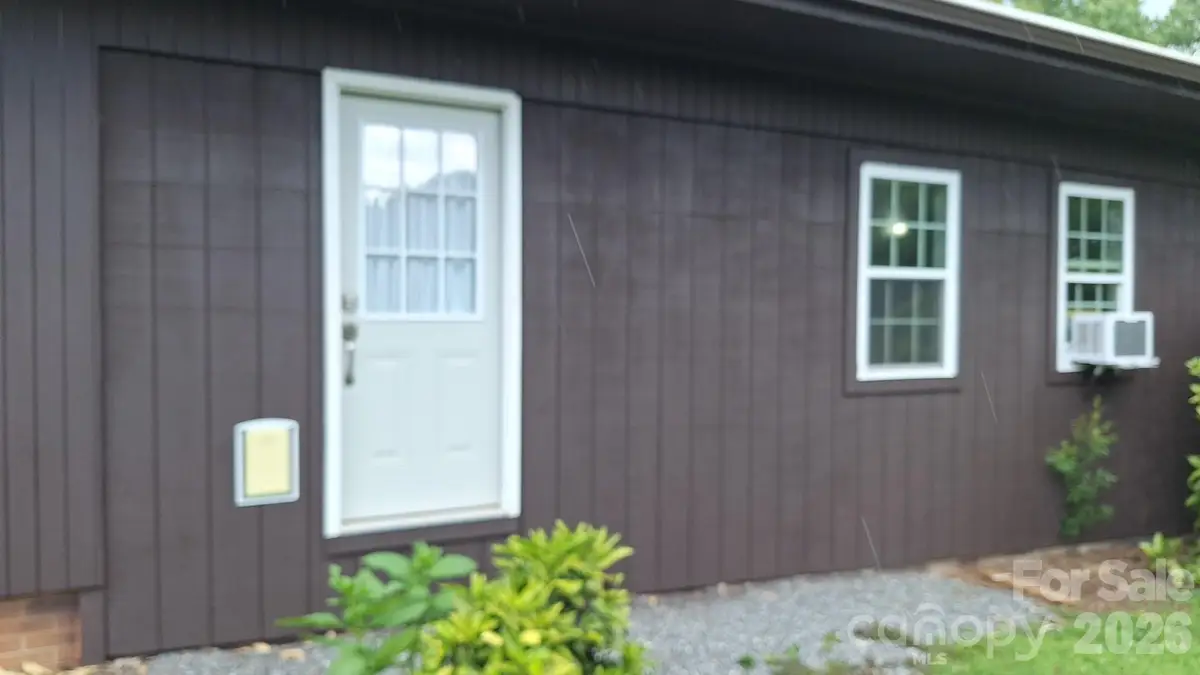 126 21st Avenue Nw, Hickory, NC 28601 - #1