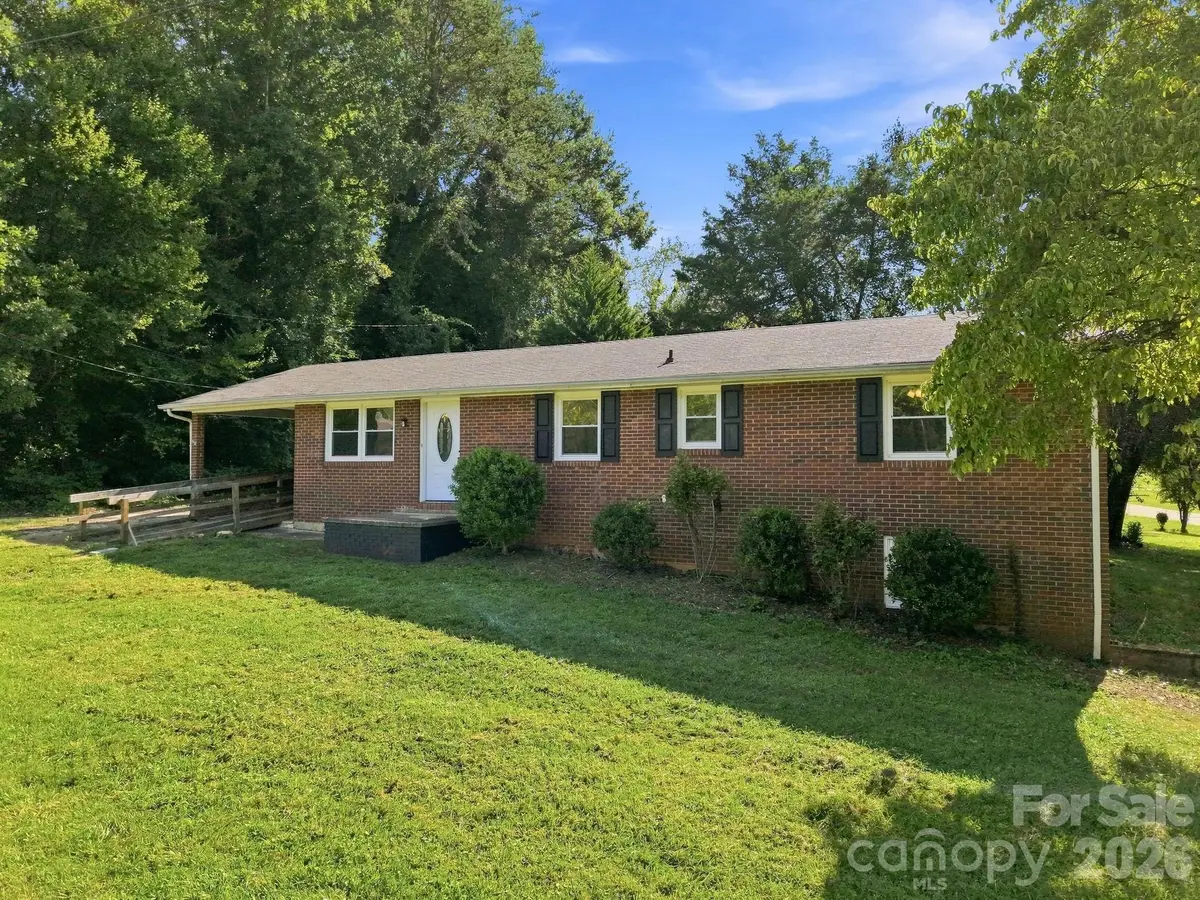 1021 S Caldwell Avenue, Newton, NC 28658 - #1