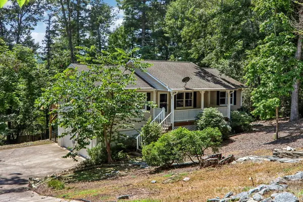 7 Maple Leaf Drive, Hendersonville, NC 28739