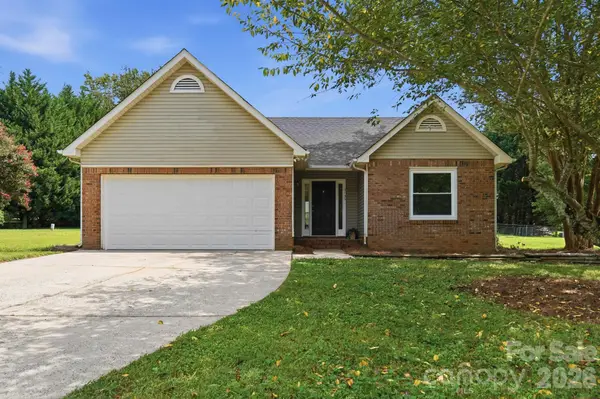 2730 Briar Trail Court, Matthews, NC 28104
