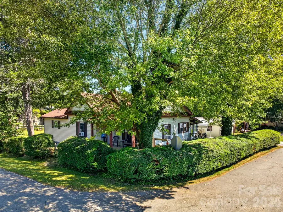 110 E Price Street, Hendersonville, NC 28739 - #2