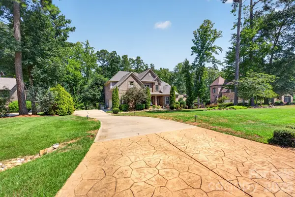 725 Fawns Glen Place, Lake Wylie, SC 29710