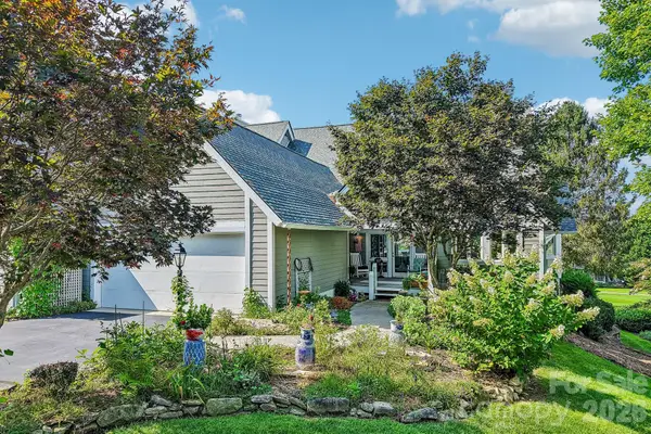 146 Overlook Drive, Flat Rock, NC 28731
