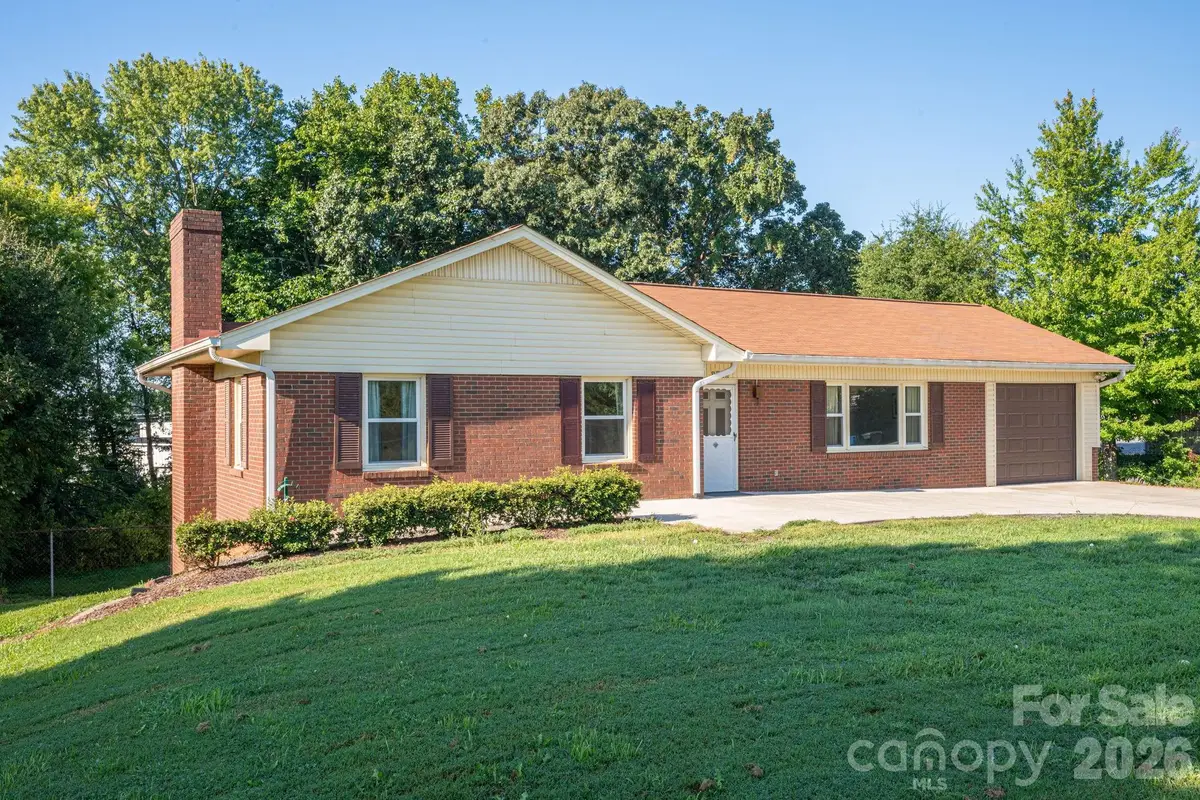 1306 11th Avenue Se, Hickory, NC 28602 - #1