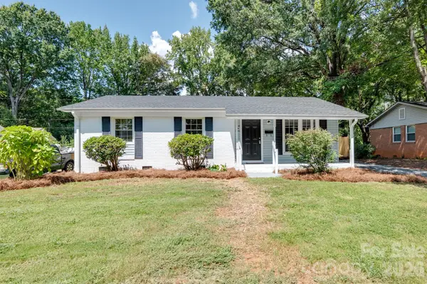 823 Farmcrest Drive, Charlotte, NC 28206