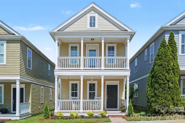 13913 Helen Benson Boulevard #189, Davidson, NC 28036