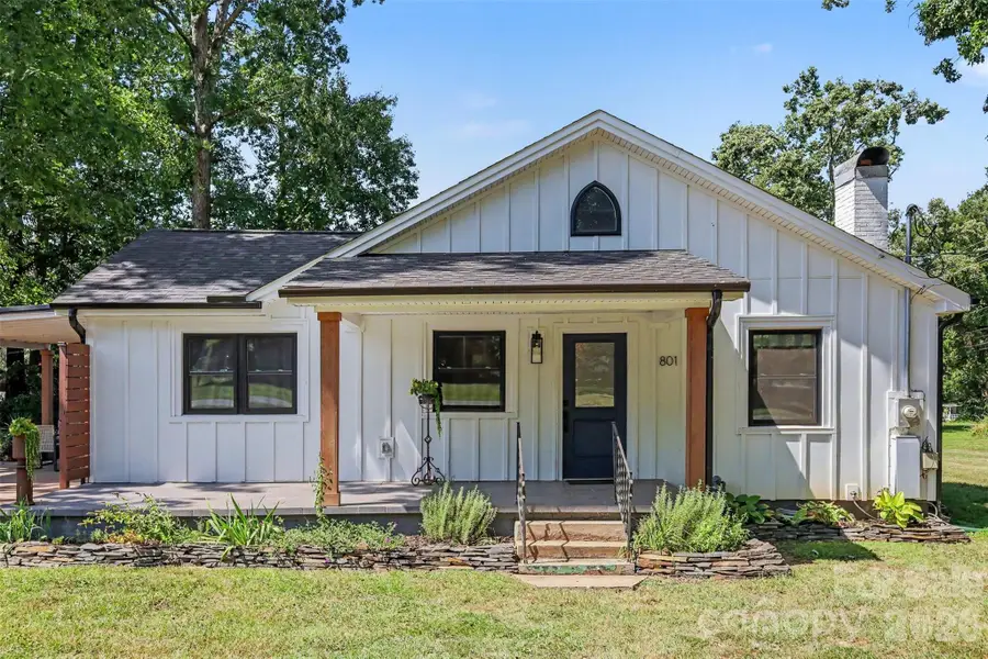 801 W Catawba Avenue, Mount Holly, NC 28120 - #3