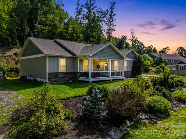 39 Bee Tree Village Parkway, Swannanoa, NC 28778
