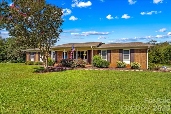 306 S Greenbriar Road, Statesville, NC 28625