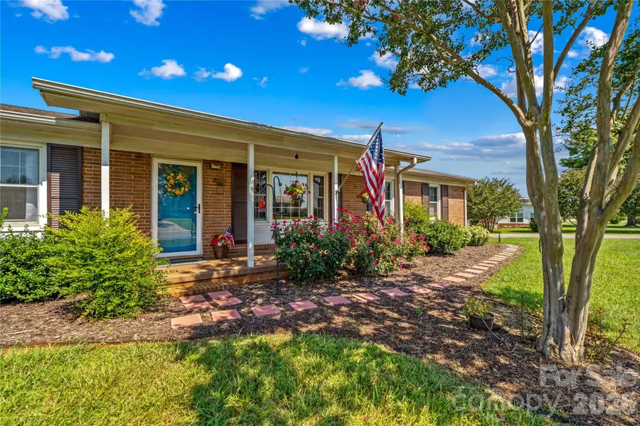 306 S Greenbriar Road, Statesville, NC 28625 - #2