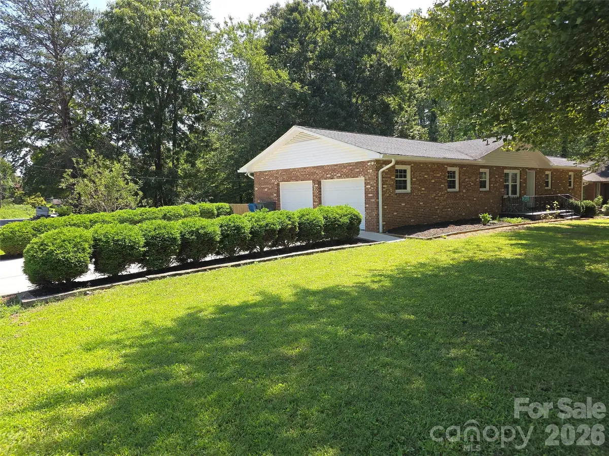 1690 26th Street Ne, Hickory, NC 28601 - #1