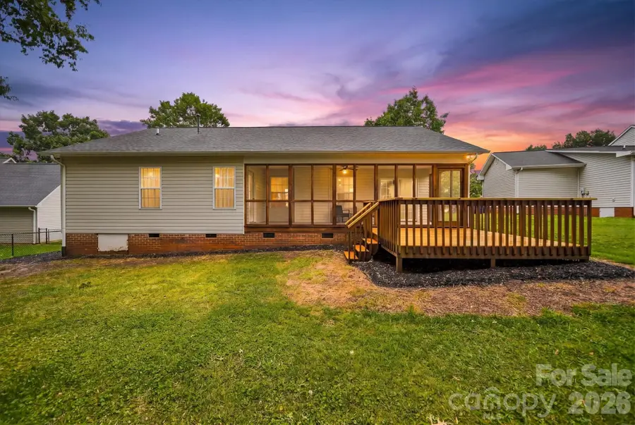 2556 23rd Street Drive Ne, Hickory, NC 28601 - #2