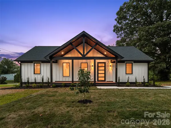 902 Narva Road, Hendersonville, NC 28792