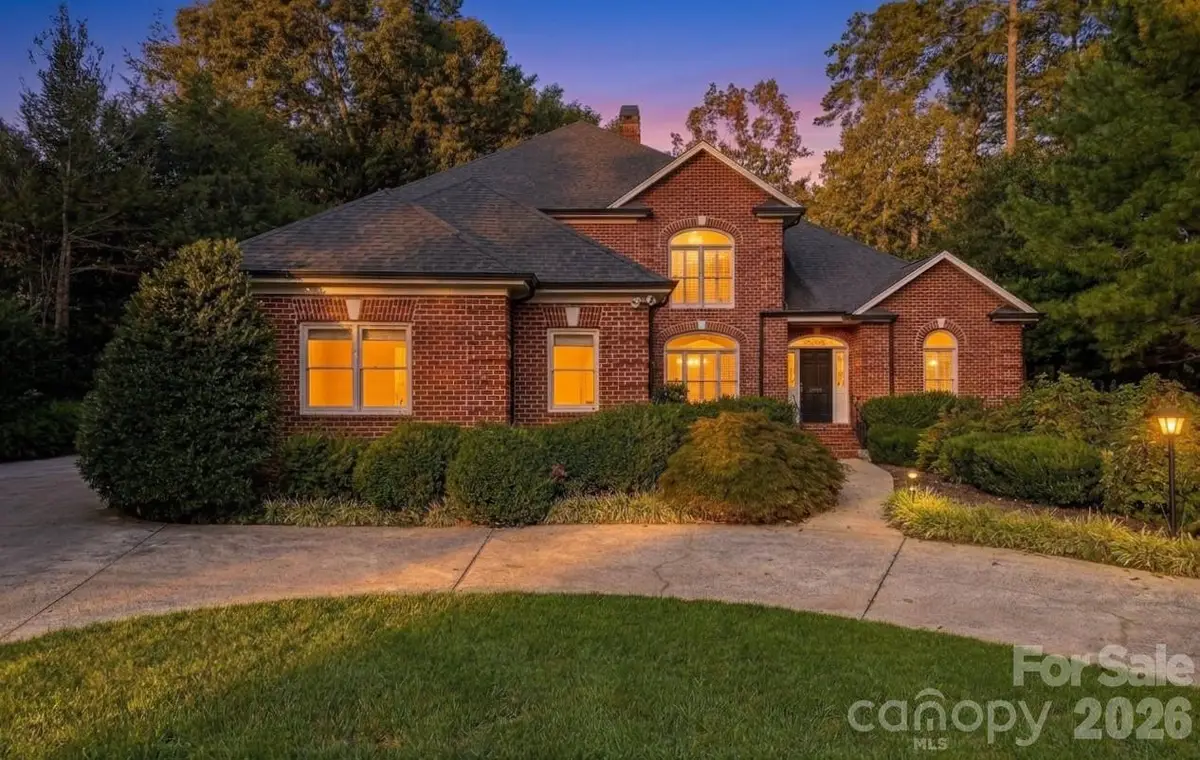 1515 8th Street Nw, Hickory, NC 28601 - #1