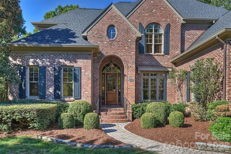 2720 Tanglewood Lane, Charlotte, NC 28211 - #2