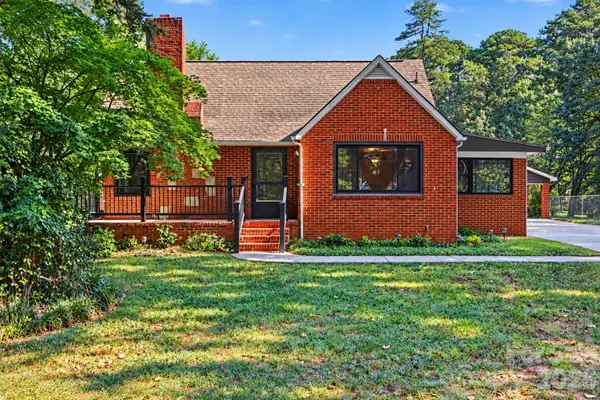 5528 Oak Drive, Charlotte, NC 28216
